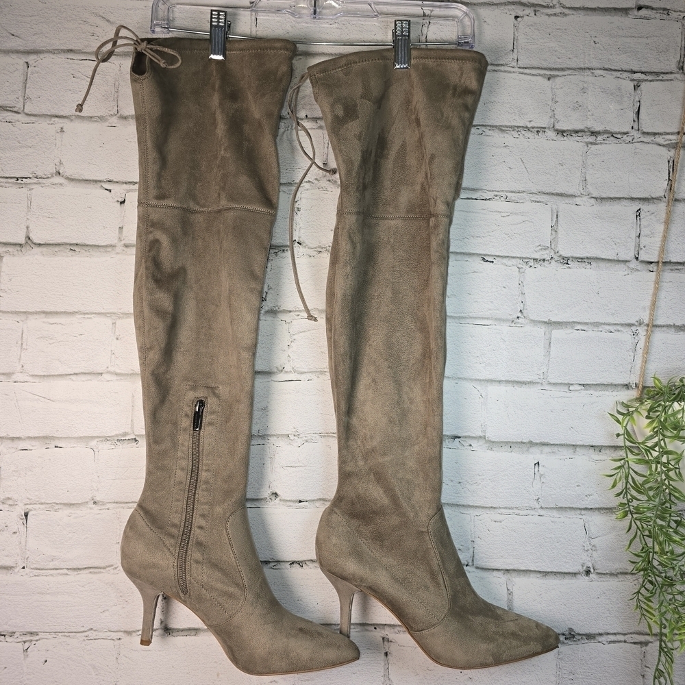 VINCE CAMUTO ASHLINA OVER THE KNEE SUEDE HEELED BOOTS  TAUPE  WOMENS SIZE 9 EUC